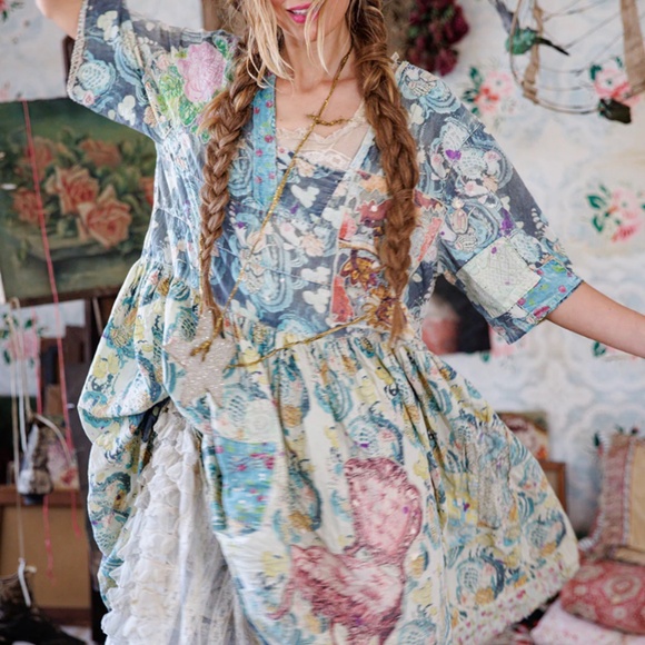 🍓MAGNOLIA PEARL APPLIQUÉ TAIGE DRESS🍓 - Picture 3 of 11